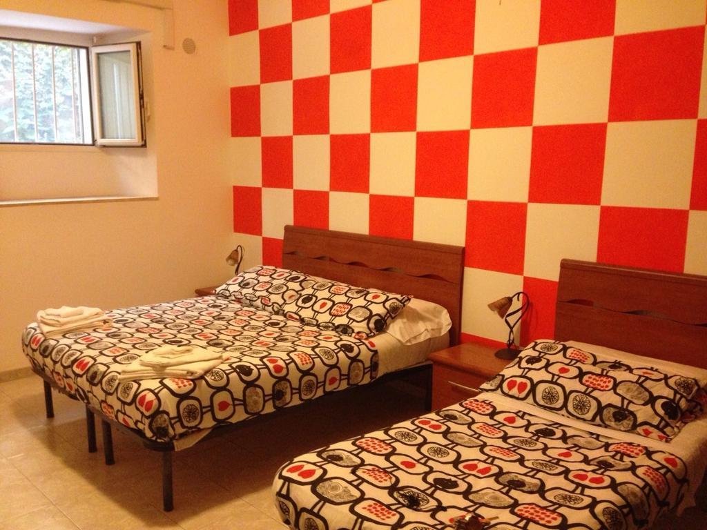 B & B Leonard Acqui Рим Номер фото